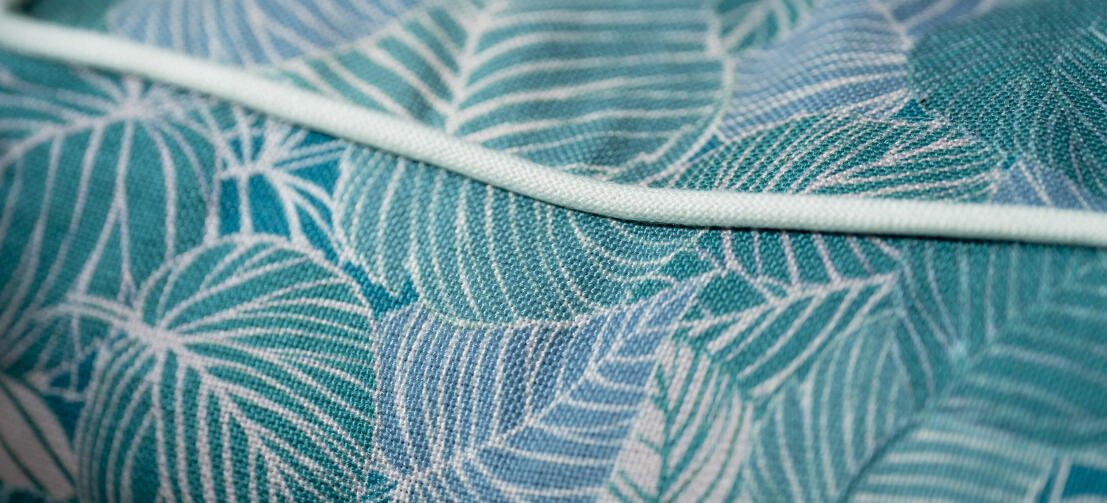 Detalj av tygmönstret på Omlet designer kudde hundbädd