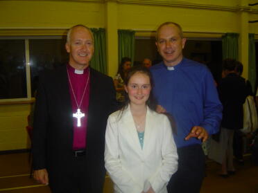 DD3 med biskop av Croydon och vår präst