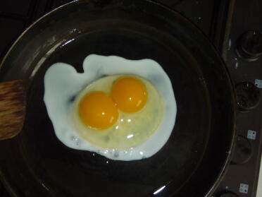 Två ägg i ett, inte konstigt att det var stort!