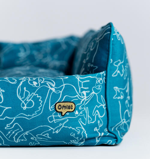 Närbild av Omlet nest bed in the doodle dog print