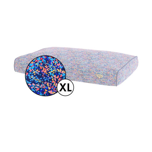 Extra stor kudde för hundbäddar i mönsterpaws neon print från Omlet.
