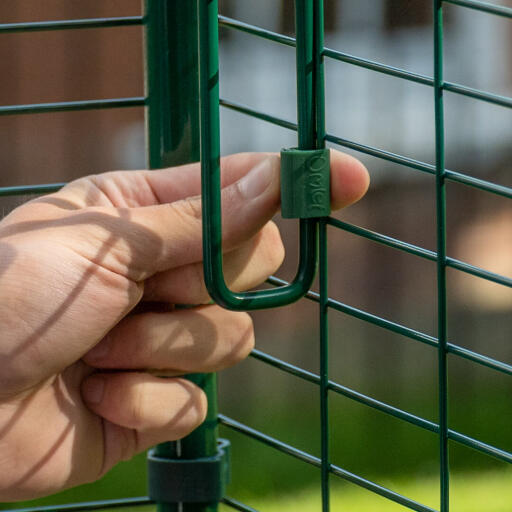 Väderskyddad katthylla av strängstål