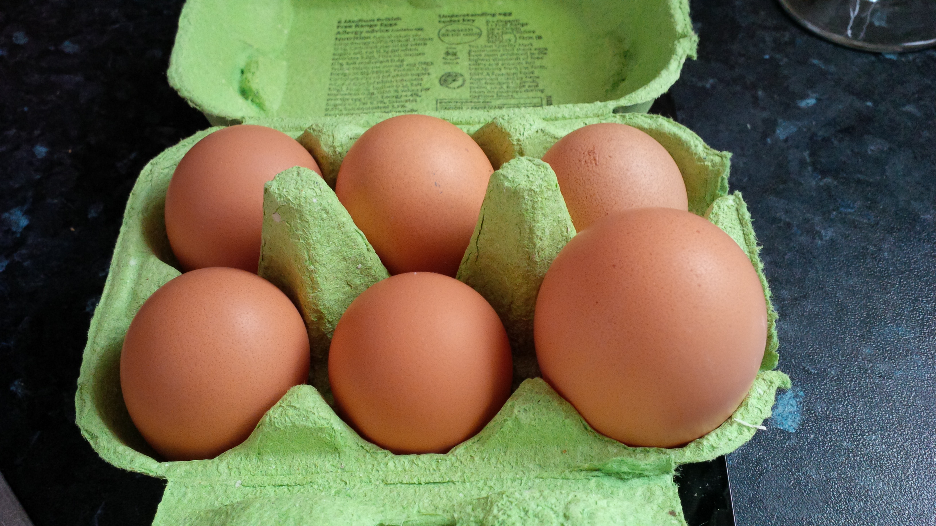 James McPhersons höns lägger ägg i många olika storlekar